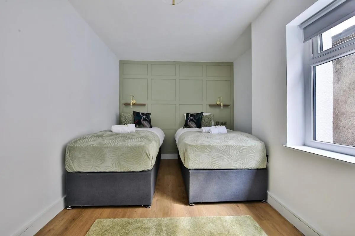 Stunning 2 Bed With Private Parking, Wifi & Coffee Cardiff