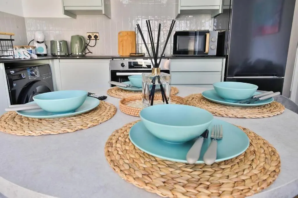 Stunning 2 Bed With Private Parking, Wifi & Coffee 카디프