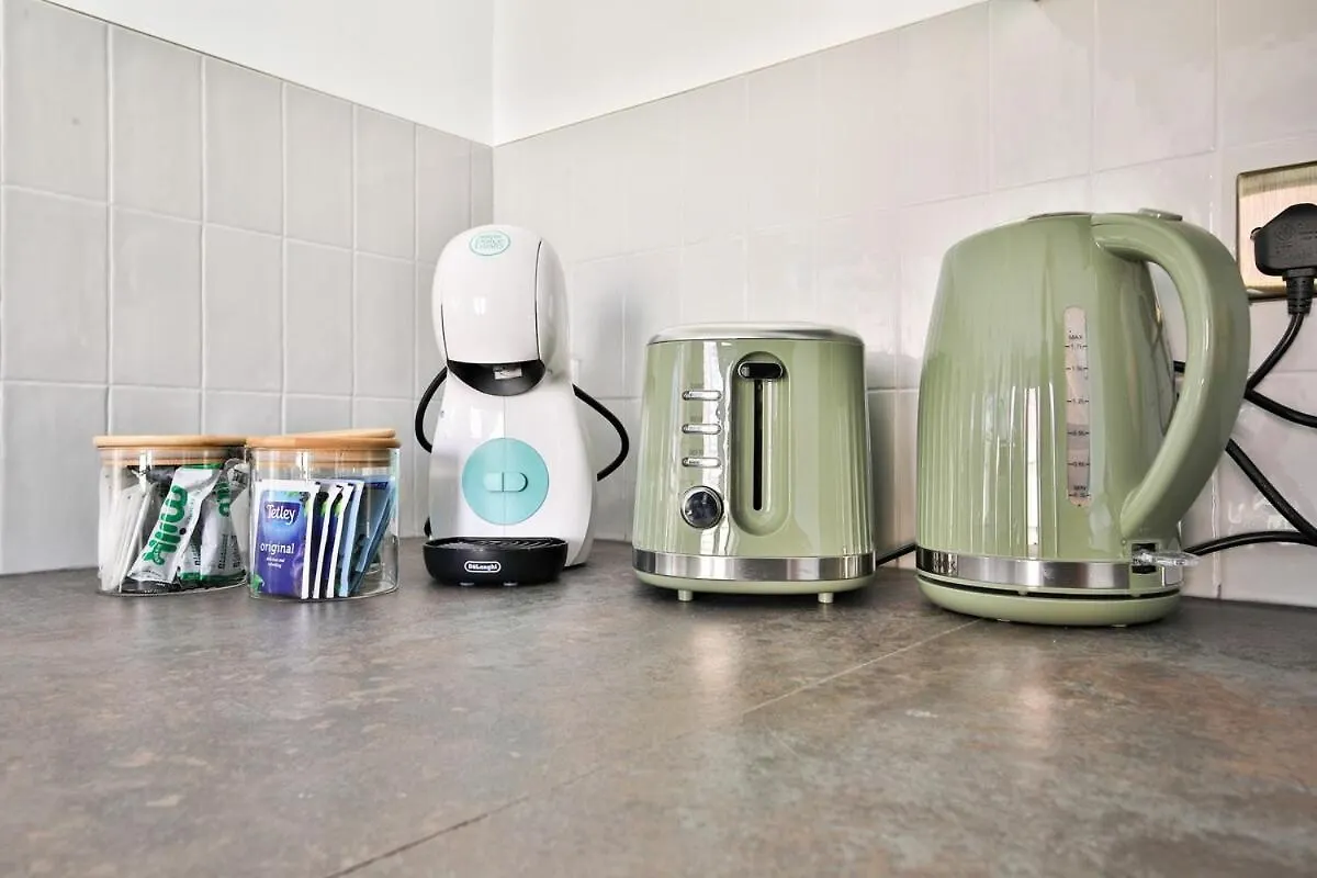 Stunning 2 Bed With Private Parking, Wifi & Coffee 아파트 카디프